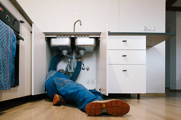Professional Emergency Plumber technician working in Bethany, IL
